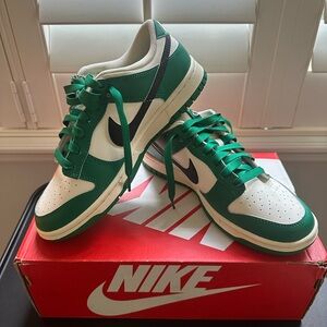 NIKE DUNK LOW RETRO SE 
PALE IVORY/BLACK MALACHITE - men’s 7 
(worn once)